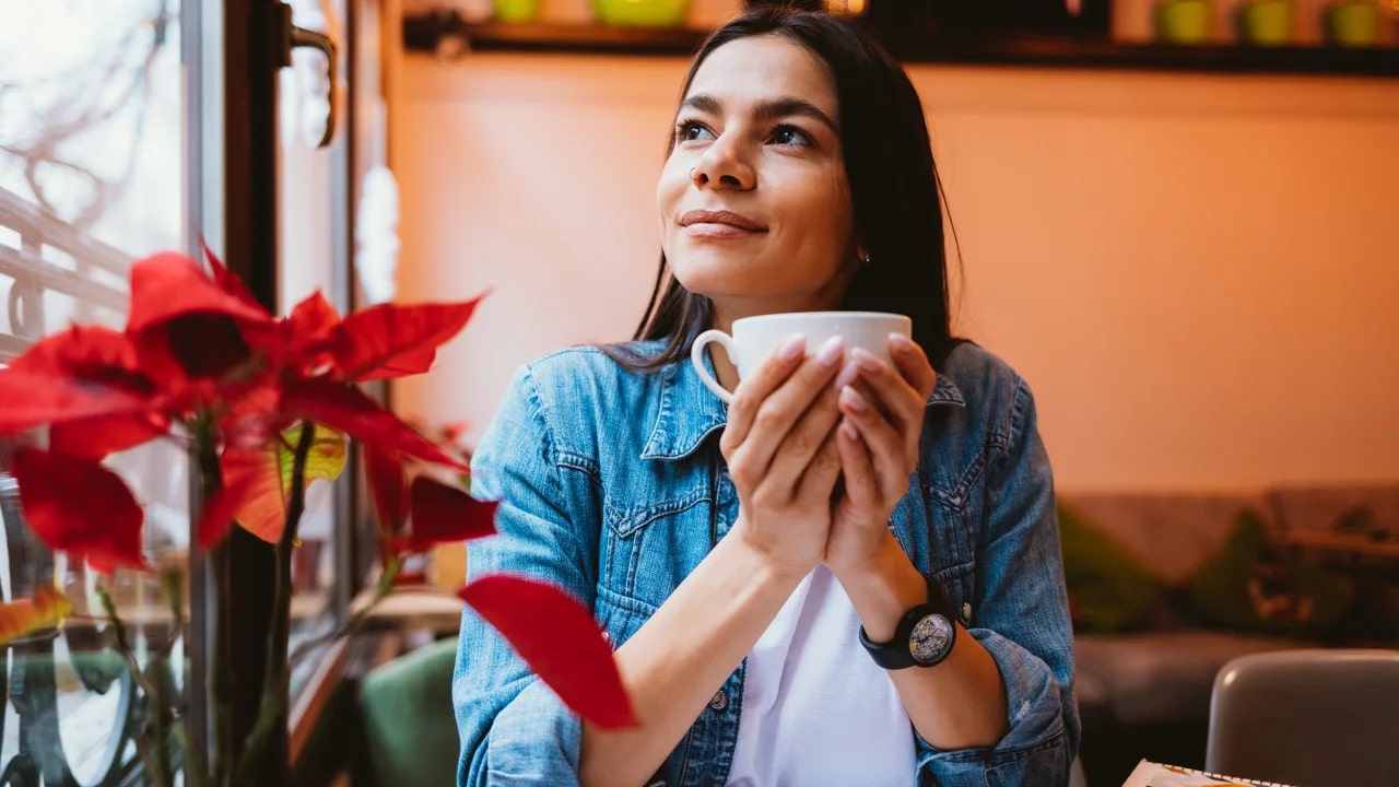 Person holding a coffee cup