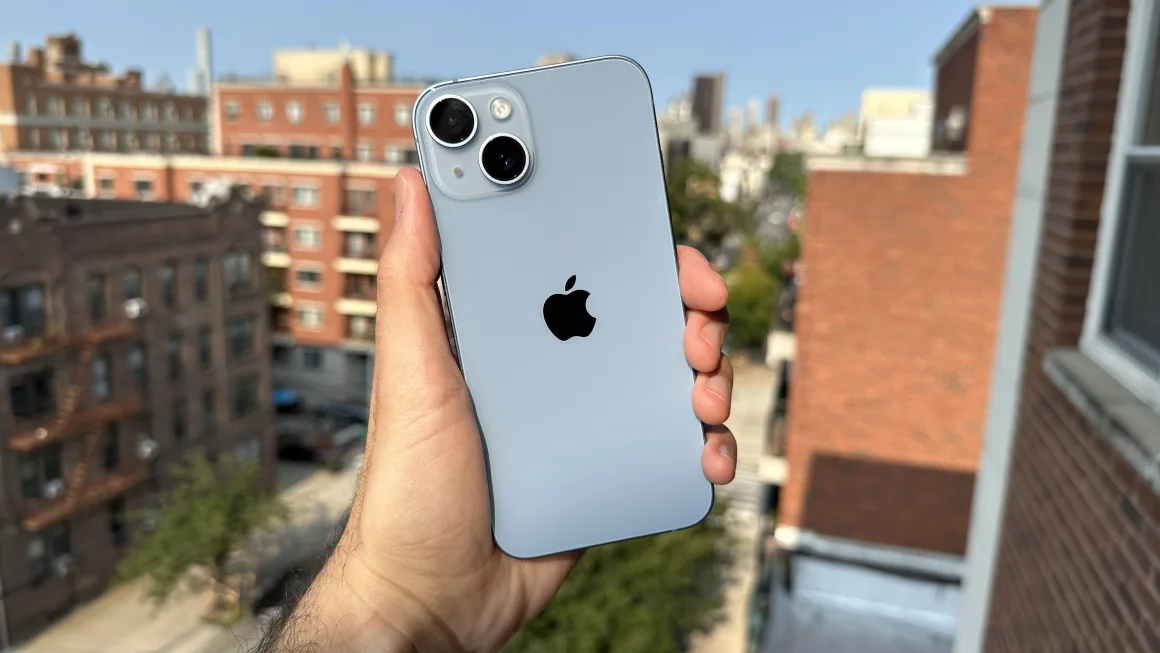Person holding an iPhone